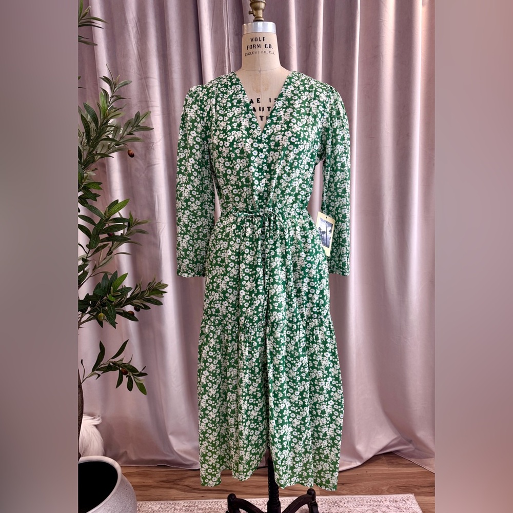 Trovata Birds of Paradise Floral V-Neck Green Midi Dress with Tie Waist